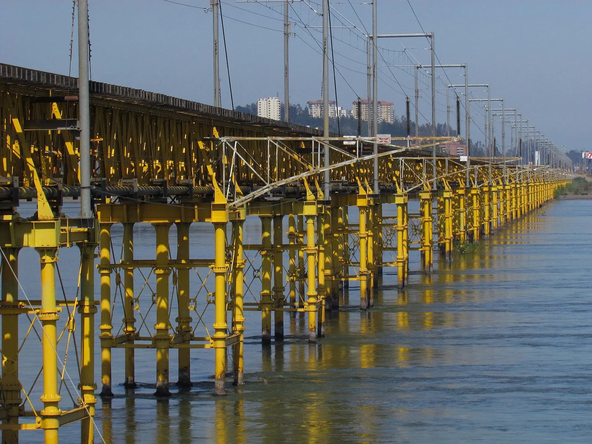 The piers of the old Biobío bridge